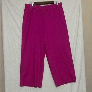 Adorable! Vibrant Pink Nine West wide leg crop pants. Size large